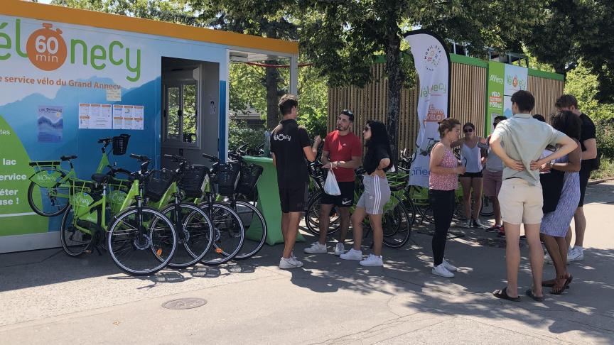 Annecy les v los en libre service le gros succ s de l t La